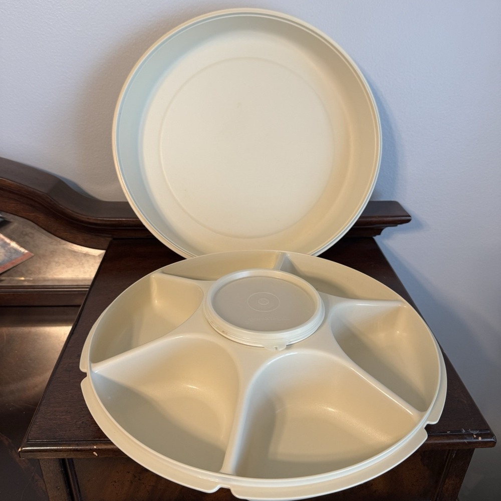 Tupperware 1667-3 Divided Serving Tray Container With Lid Veggie Dip 1666-3